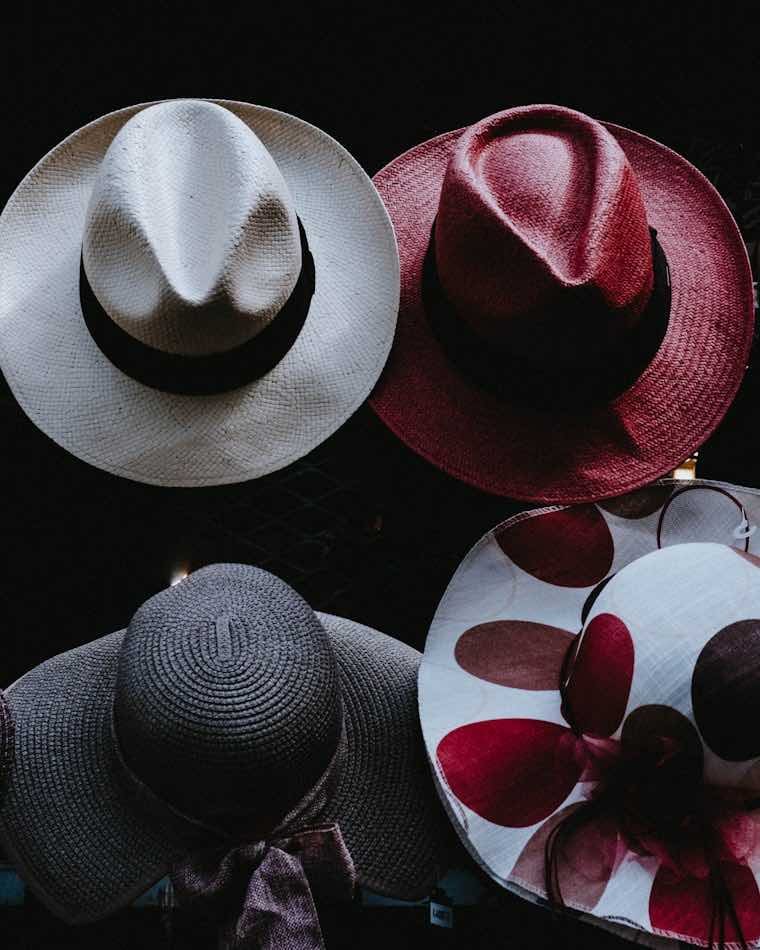 Sombreros de lana artesanales de distintos colores